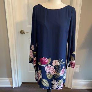 Le Chateau  Dress w/criss-cross detail. Med. NWT